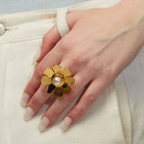 Daisy Cocktail Ring in Gold